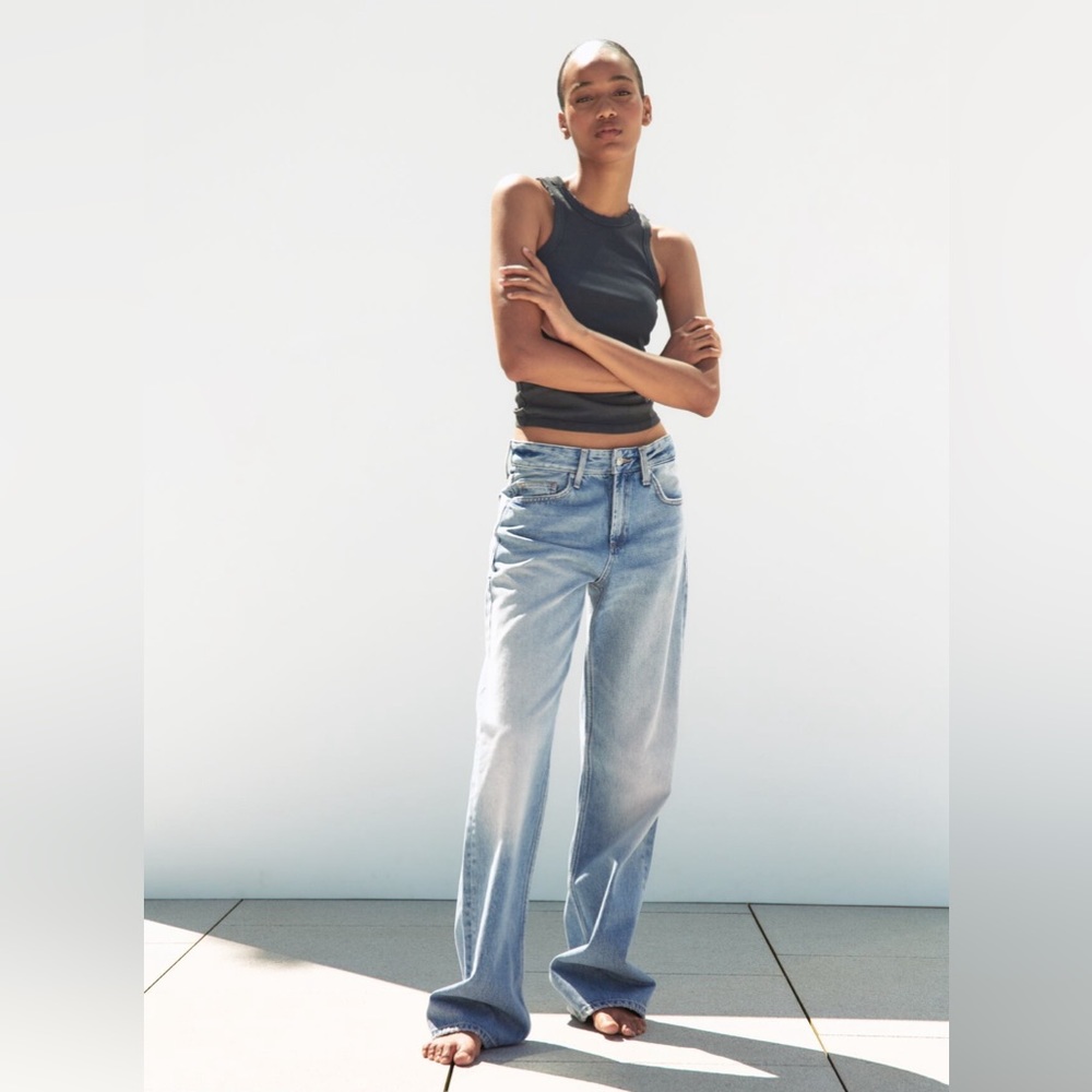 Zara - Mid-Rise Wide Leg Jeans - Never worn!!